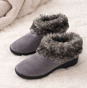 Isotoner Faux Fur Slipper Booties Gray Womens 8.5-9 Cozy Memory Foam